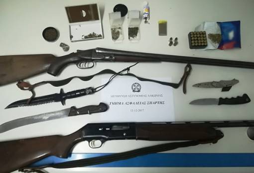 Χασίς, όπλα και μαχαίρια σε σπίτι στη Σπαρτιά Λακωνίας (ΦΩΤΟ)