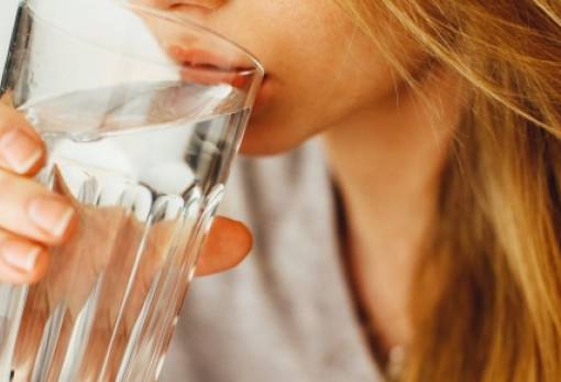 Πίνετε αρκετό νερό; 6 τρόποι για να το ανακαλύψετε