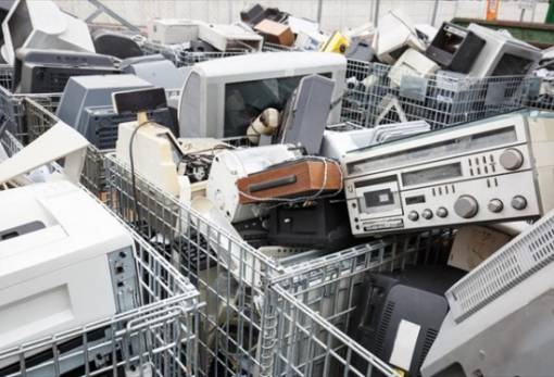 Τα παγκόσμια ηλεκτρονικά απόβλητα αυξήθηκαν κατά 8% από το 2014