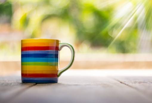 Πώς ένας στιγμιαίος καφές μπορεί να μας βοηθήσει να αποδώσουμε καλύτερα στη δουλειά