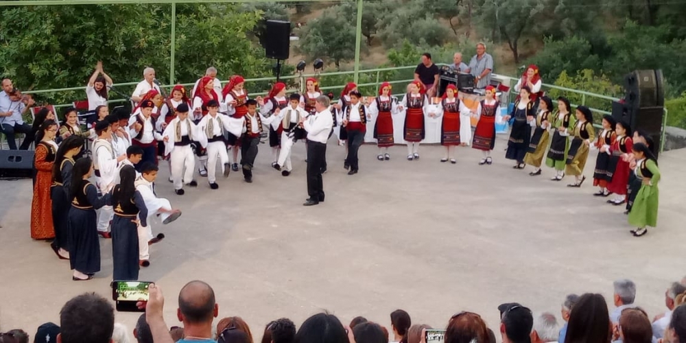 Σεργιάνισαν από το Ξηροκάμπι στην χορευτική παράδοση της Ελλάδας (ΦΩΤΟ)