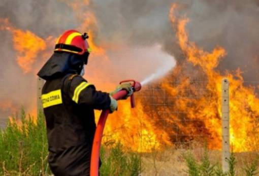 Πυρκαγιές στο Φλομοχώρι Μάνης και στην Ανάληψη Ταϋγέτου