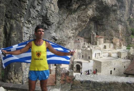 Τρέχει από την Αθήνα στη Σπάρτη για τον αγώνα και την ελευθερία