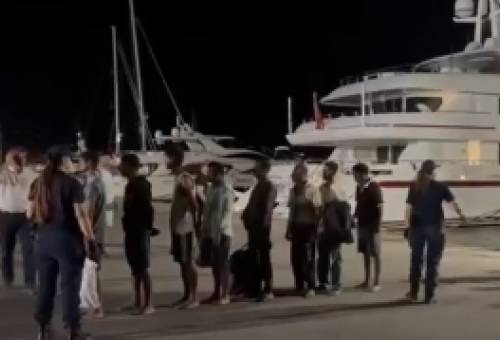 Εντοπισμός και διάσωση μεταναστών ανοιχτά του Ταίναρου