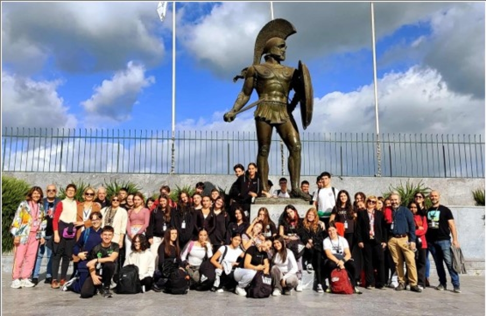 Erasmus+: &Mu;&iota;&alpha; &epsilon;&upsilon;&rho;&omega;&pi;&alpha;ϊ&kappa;ή &epsilon;&beta;&delta;&omicron;&mu;ά&delta;&alpha; &mu;ά&theta;&eta;&sigma;&eta;&sigmaf; &kappa;&alpha;&iota; &phi;&iota;&lambda;ί&alpha;&sigmaf; &sigma;&tau;&omicron; 3&omicron; &Gamma;&Epsilon;&Lambda; &Sigma;&pi;ά&rho;&tau;&eta;&sigmaf;