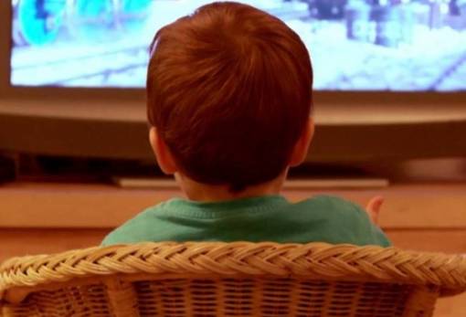 Η τηλεόραση στο υπνοδωμάτιο παχαίνει τα παιδιά