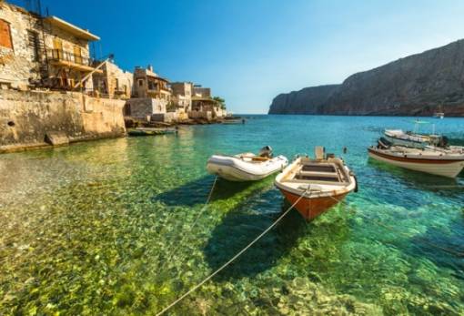 Γερολιμένας: Το γραφικό λιμανάκι με τα γαλαζοπράσινα νερά