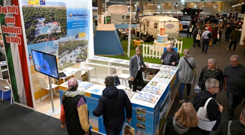 &Sigma;&tau;&eta; &mu;&epsilon;&gamma;&alpha;&lambda;ύ&tau;&epsilon;&rho;&eta; &tau;&omicron;&upsilon;&rho;&iota;&sigma;&tau;&iota;&kappa;ή έ&kappa;&theta;&epsilon;&sigma;&eta; &tau;&eta;&sigmaf; &Sigma;&kappa;&alpha;&nu;&delta;&iota;&nu;&alpha;&beta;ί&alpha;&sigmaf; &eta; &Pi;&epsilon;&lambda;&omicron;&pi;ό&nu;&nu;&eta;&sigma;&omicron;&sigmaf;