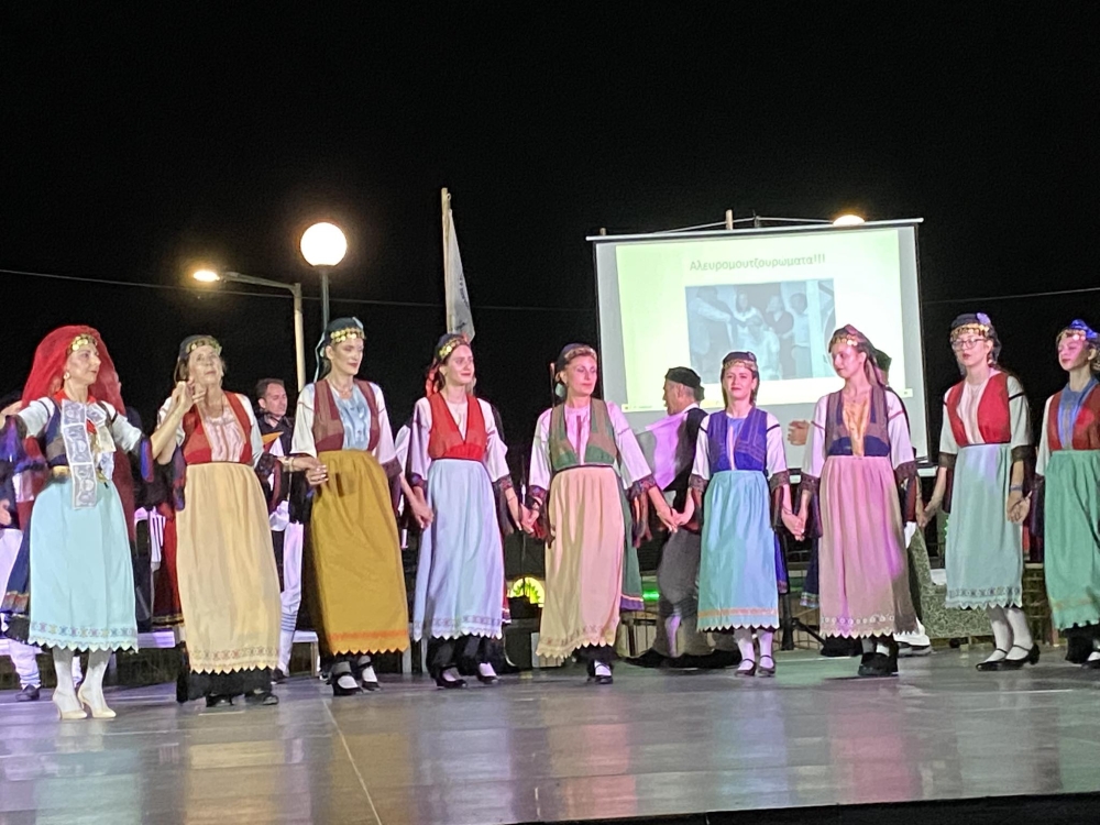 &laquo;&Eta; ώ&rho;&alpha;&hellip; ή&tau;&alpha;&nu; &kappa;&alpha;&lambda;ή&raquo; &sigma;&tau;&eta;&nu; &Kappa;&omicron;&kappa;&kappa;&iota;&nu;ό&rho;&alpha;&chi;&eta; &sigma;&epsilon; &mu;&iota;&alpha; &beta;&rho;&alpha;&delta;&iota;ά &mu;&epsilon; &pi;&alpha;&rho;ά&delta;&omicron;&sigma;&eta; &kappa;&alpha;&iota; &sigma;&upsilon;&gamma;&kappa;ί&nu;&eta;&sigma;&eta;