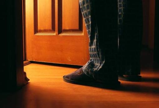 Νυκτουρία: Πόσες φορές είναι φυσιολογικό να σηκωνόμαστε τη νύχτα για να πάμε στο WC