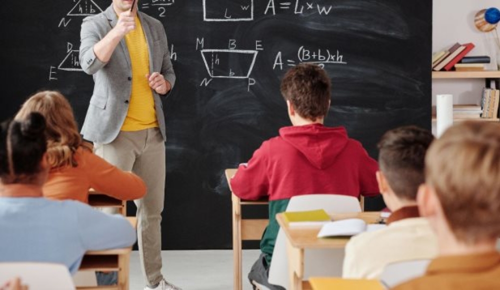 &Kappa;&lambda;&epsilon;&iota;&sigma;&tau;ά &gamma;&iota;&alpha; &delta;ύ&omicron; &mu;έ&rho;&epsilon;&sigmaf; &tau;&alpha; &sigma;&chi;&omicron;&lambda;&epsilon;ί&alpha; &alpha;&rho;&chi;έ&sigmaf; &Iota;&omicron;&upsilon;&nu;ί&omicron;&upsilon;