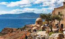 &Mu;&epsilon; &tau;&omicron; &beta;&lambda;έ&mu;&mu;&alpha; &sigma;&tau;&omicron;&nu; &beta;&iota;ώ&sigma;&iota;&mu;&omicron; &tau;&omicron;&upsilon;&rho;&iota;&sigma;&mu;ό &tau;&eta;&sigmaf; &epsilon;&pi;ό&mu;&epsilon;&nu;&eta;&sigmaf; &eta;&mu;έ&rho;&alpha;&sigmaf; &eta; &Mu;&omicron;&nu;&epsilon;&mu;&beta;&alpha;&sigma;&iota;ά