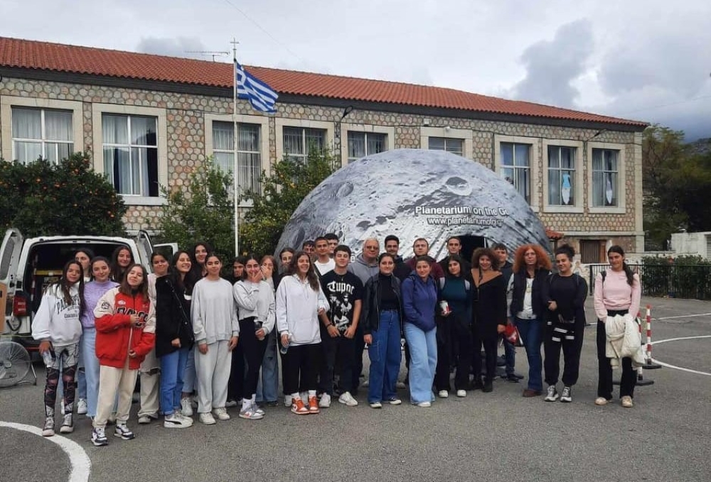 &Tau;&omicron; &Phi;&omicron;&rho;&eta;&tau;ό &Psi;&eta;&phi;&iota;&alpha;&kappa;ό &Pi;&lambda;&alpha;&nu;&eta;&tau;ά&rho;&iota;&omicron; &pi;&rho;&omicron;&sigma;&gamma;&epsilon;&iota;ώ&theta;&eta;&kappa;&epsilon; &sigma;&tau;&omicron; &Delta;&eta;&mu;&omicron;&tau;&iota;&kappa;ό &Sigma;&chi;&omicron;&lambda;&epsilon;ί&omicron; &Gamma;&epsilon;&rho;&alpha;&kappa;ί&omicron;&upsilon;