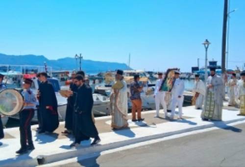 Σε «πέλαγο» ελευθερίας και πίστης η Ελαφόνησος γιόρτασε το διπλό ορόσημο