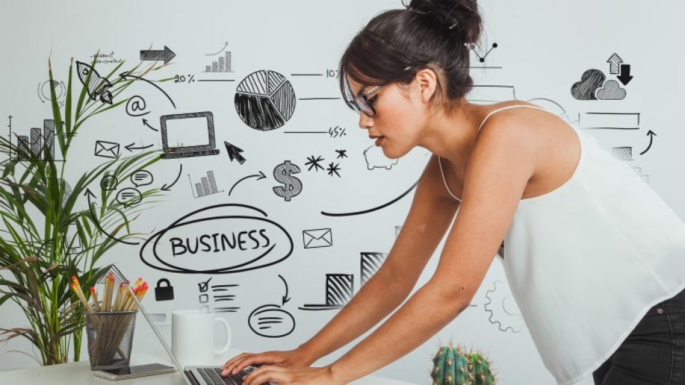 &Sigma;&epsilon; &pi;&rho;ώ&tau;&omicron; &pi;&lambda;ά&nu;&omicron; &eta; &gamma;&upsilon;&nu;&alpha;&iota;&kappa;&epsilon;ί&alpha; &epsilon;&pi;&iota;&chi;&epsilon;&iota;&rho;&eta;&mu;&alpha;&tau;&iota;&kappa;ό&tau;&eta;&tau;&alpha; &sigma;&tau;&eta; &Mu;ά&nu;&eta;