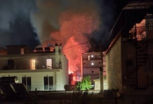 Καταστροφική φωτιά σε ακατοίκητο παλιό σπίτι στη Σπάρτη (Φωτος)