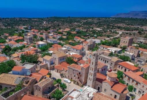 Το «Δεσποτικό» της Αρεόπολης στεγάζει τη Δημόσια Βιβλιοθήκη