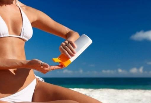 7 σημεία στα οποία ξεχνάς να απλώσεις το αντηλιακό σου