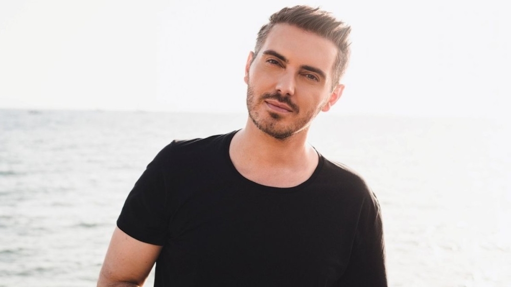 &Tau;o &Sigma;&alpha;ϊ&nu;&omicron;&pi;&omicron;ύ&lambda;&epsilon;&iota;&omicron; &Alpha;&mu;&phi;&iota;&theta;έ&alpha;&tau;&rho;&omicron; &upsilon;&pi;&omicron;&delta;έ&chi;&epsilon;&tau;&alpha;&iota; &tau;&omicron;&nu; &Mu;&iota;&chi;ά&lambda;&eta; &Chi;&alpha;&tau;&zeta;&eta;&gamma;&iota;ά&nu;&nu;&eta;