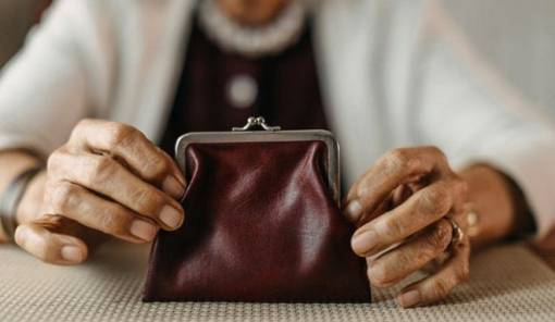 e-&Epsilon;&Phi;&Kappa;&Alpha;: &Pi;ό&tau;&epsilon; &kappa;&alpha;&tau;&alpha;&beta;ά&lambda;&lambda;&omicron;&nu;&tau;&alpha;&iota; &omicron;&iota; &sigma;&upsilon;&nu;&tau;ά&xi;&epsilon;&iota;&sigmaf; &Iota;&omicron;&upsilon;&nu;ί&omicron;&upsilon;