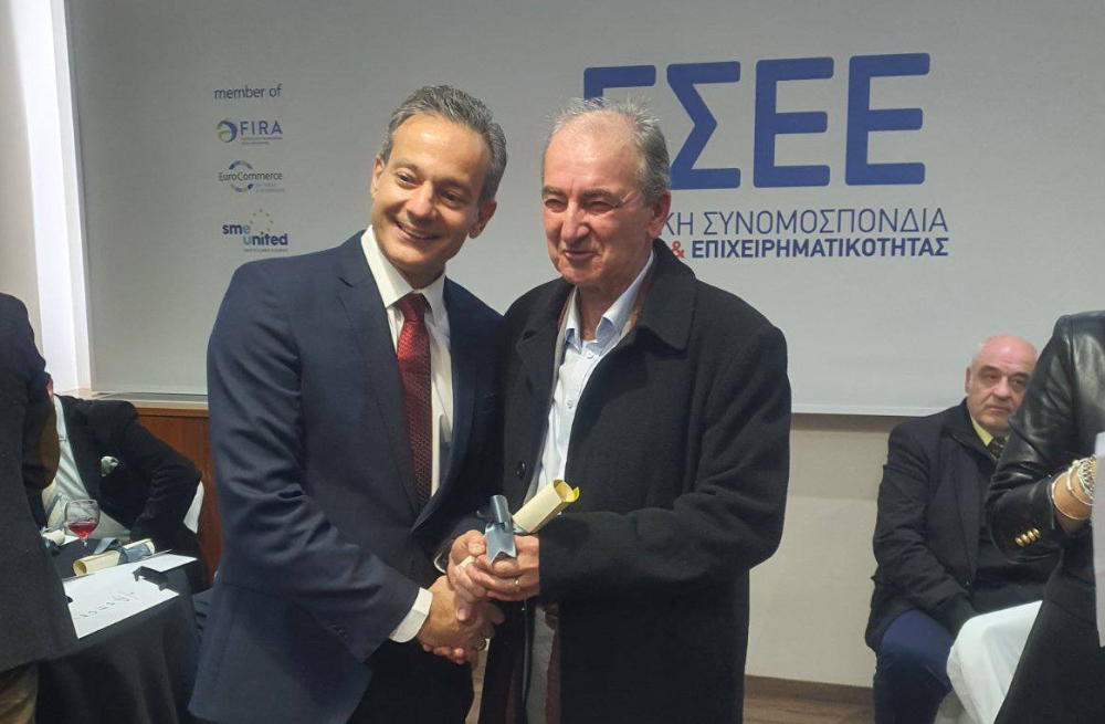 Βραβεύτηκε για την προσφορά του στο εμπόριο από την ΕΣΕΕ ο Π. Φλώρος