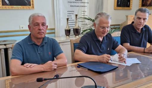 &Tau;έ&lambda;&omicron;&sigmaf; &sigma;&epsilon; &mu;&iota;&alpha; &pi;&epsilon;&rho;&iota;&beta;&alpha;&lambda;&lambda;&omicron;&nu;&tau;&iota;&kappa;ή &laquo;&pi;&lambda;&eta;&gamma;ή&raquo; &sigma;&tau;&eta; &Mu;ά&nu;&eta;