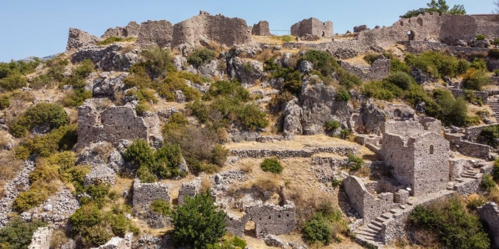 &Delta;ύ&omicron; &mu;&epsilon;&lambda;&lambda;&omicron;ύ&mu;&epsilon;&nu;&alpha; &gamma;&iota;&alpha; &tau;&eta;&nu; &Pi;&epsilon;&lambda;&omicron;&pi;ό&nu;&nu;&eta;&sigma;&omicron;
