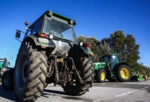 Παμπελοποννησιακή σύσκεψη αγροτοκτηνοτρόφων και στον ορίζοντα μπλόκα