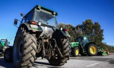 Παμπελοποννησιακή σύσκεψη αγροτοκτηνοτρόφων και στον ορίζοντα μπλόκα