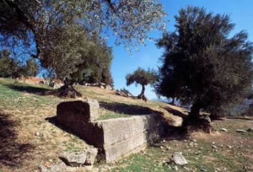 Λακέ-Δαιμονικά: Το στοιχειό του λόφου της Αγίας Κυριακής