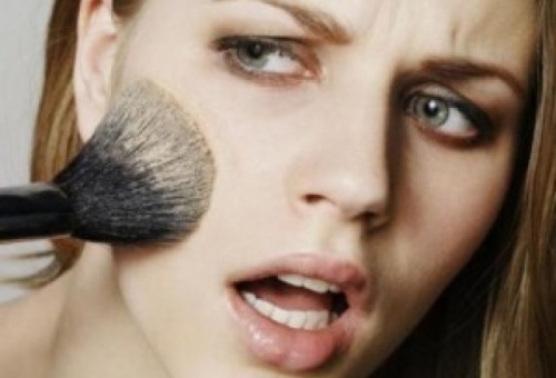 Λάθη στο μακιγιάζ που μας γερνάνε
