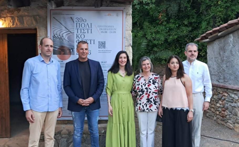 &Sigma;&tau;&alpha; &pi;έ&lambda;&alpha;&gamma;&alpha; &tau;&omicron;&upsilon; &pi;&omicron;&lambda;&iota;&tau;&iota;&sigma;&mu;&omicron;ύ &pi;&lambda;έ&epsilon;&iota; &kappa;&alpha;&iota; &phi;έ&tau;&omicron;&sigmaf; &eta; &nu;&alpha;&upsilon;&alpha;&rho;&chi;ί&delta;&alpha; &tau;&omicron;&upsilon; &Sigma;&alpha;ϊ&nu;&omicron;&pi;&omicron;&upsilon;&lambda;&epsilon;ί&omicron;&upsilon;