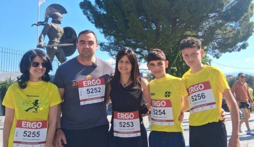 Run &gamma;&iota;&alpha; &tau;&eta; &Lambda;&alpha;&kappa;&omega;&nu;ί&alpha;, &tau;&omicron; &laquo;&epsilon;&upsilon; &zeta;&eta;&nu;&raquo; &kappa;&alpha;&iota; &tau;&eta;&nu; &pi;&rho;&omicron;&omicron;&pi;&tau;&iota;&kappa;ή