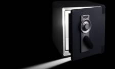 &laquo;&Lambda;&alpha;&kappa;&omega;&nu;ί&zeta;&epsilon;&iota;&nu; &epsilon;&sigma;&tau;ί&hellip; &pi;&epsilon;&rho;&iota;&mu;έ&nu;&epsilon;&iota;&nu;&raquo;: &Sigma;&iota;&omega;&pi;ή &alpha;&nu;&tau;ί &alpha;&pi;&alpha;&nu;&tau;ή&sigma;&epsilon;&omega;&nu;