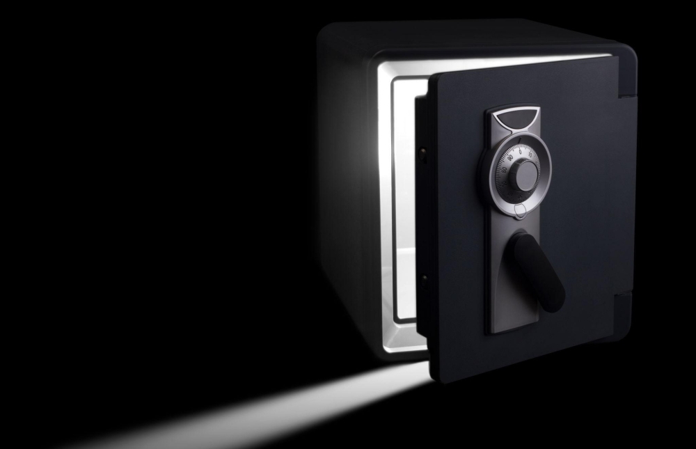 &laquo;&Lambda;&alpha;&kappa;&omega;&nu;ί&zeta;&epsilon;&iota;&nu; &epsilon;&sigma;&tau;ί&hellip; &pi;&epsilon;&rho;&iota;&mu;έ&nu;&epsilon;&iota;&nu;&raquo;: &Sigma;&iota;&omega;&pi;ή &alpha;&nu;&tau;ί &alpha;&pi;&alpha;&nu;&tau;ή&sigma;&epsilon;&omega;&nu;