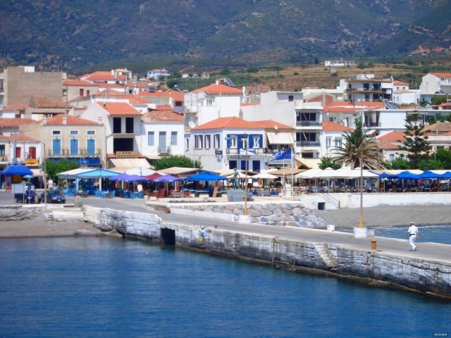 Έ&kappa;&theta;&epsilon;&sigma;&eta; &iota;&sigma;&tau;&omicron;&rho;&iota;&kappa;ώ&nu; &kappa;&epsilon;&iota;&mu;&eta;&lambda;ί&omega;&nu; &sigma;&tau;&eta; &Nu;&epsilon;ά&pi;&omicron;&lambda;&eta;