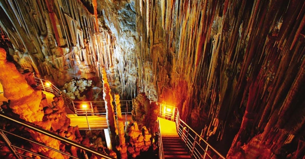 Ξεναγήσεις κάθε Σαββατοκύριακο του Νοεμβρίου στο Σπήλαιο Καστανιάς