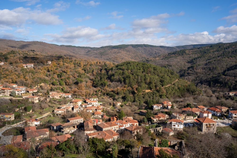 &Sigma;&tau;&alpha; &mu;&omicron;&nu;&omicron;&pi;ά&tau;&iota;&alpha; &tau;&omega;&nu; &Kappa;&alpha;&rho;&upsilon;ώ&nu; &pi;&epsilon;&zeta;&omicron;&pi;&omicron;&rho;&epsilon;ί &omicron; &Epsilon;&Omicron;&Sigma; &Sigma;&pi;ά&rho;&tau;&eta;&sigmaf;