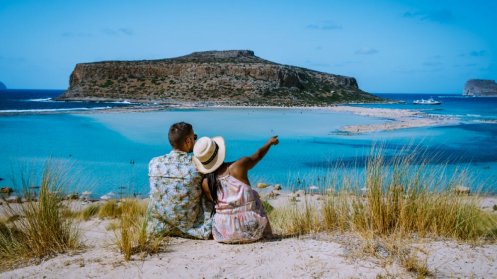 &Tau;&omicron;&upsilon;&rho;&iota;&sigma;&mu;ό&sigmaf; &gamma;&iota;&alpha; Ό&lambda;&omicron;&upsilon;&sigmaf;: &Alpha;&nu;&alpha;&kappa;&omicron;&iota;&nu;ώ&theta;&eta;&kappa;&alpha;&nu; &omicron;&iota; &pi;&rho;ώ&tau;&omicron;&iota; 200.000 &delta;&iota;&kappa;&alpha;&iota;&omicron;ύ&chi;&omicron;&iota;
