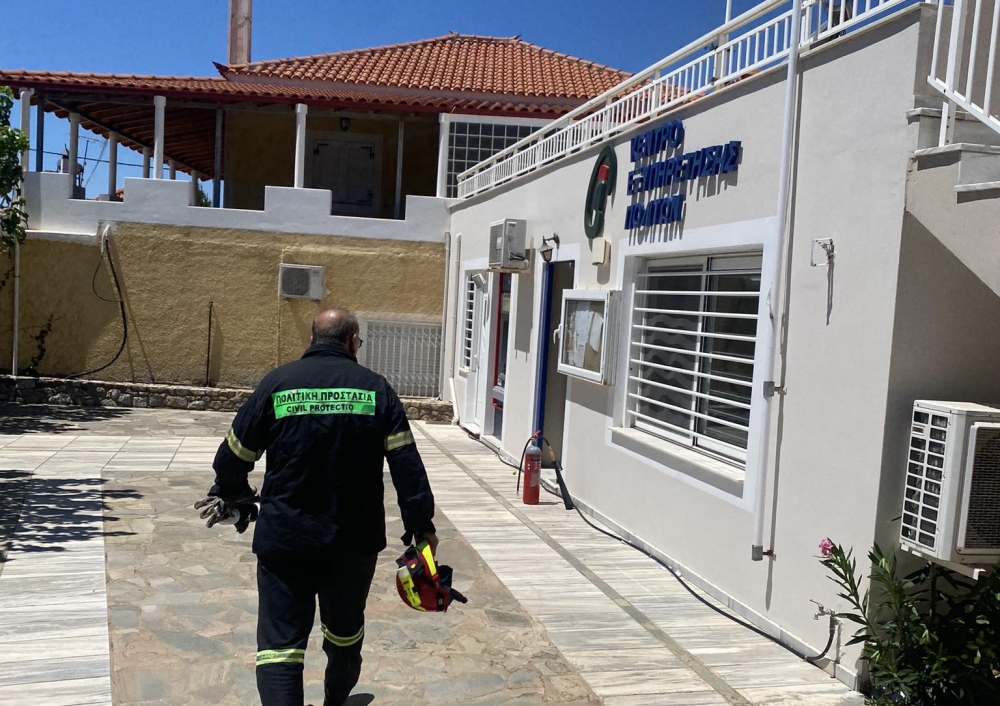 Ένα φίδι …τρούπωσε στο ΚΕΠ Αγίου Δημητρίου Ζάρακα