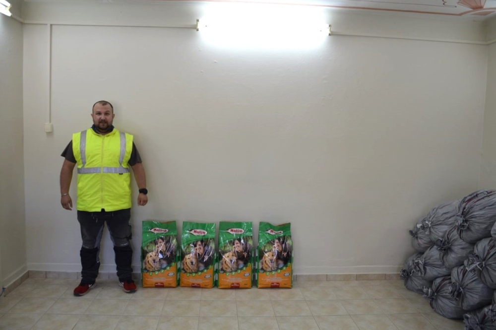 &Pi;&rho;&omicron;&sigma;&phi;&omicron;&rho;ά &tau;&rho;&omicron;&phi;ή&sigmaf; &gamma;&iota;&alpha; &sigma;&kappa;ύ&lambda;&omicron;&upsilon;&sigmaf; &alpha;&pi;ό &tau;&omicron; 1&omicron; &Gamma;&upsilon;&mu;&nu;ά&sigma;&iota;&omicron; &Sigma;&pi;ά&rho;&tau;&eta;&sigmaf;