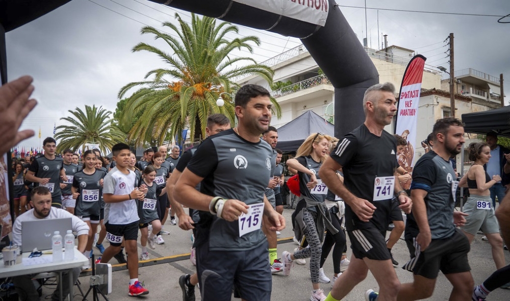 &Eta; &Sigma;&pi;ά&rho;&tau;&eta; έ&tau;&rho;&epsilon;&xi;&epsilon;, &gamma;&iota;ό&rho;&tau;&alpha;&sigma;&epsilon; &kappa;&alpha;&iota; έ&kappa;&alpha;&nu;&epsilon; &rho;&epsilon;&kappa;ό&rho; &sigma;&tau;&omicron;&nu; 3&omicron; &Eta;&mu;&iota;&mu;&alpha;&rho;&alpha;&theta;ώ&nu;&iota;&omicron; &Sigma;&pi;ά&rho;&tau;&eta;&sigmaf;