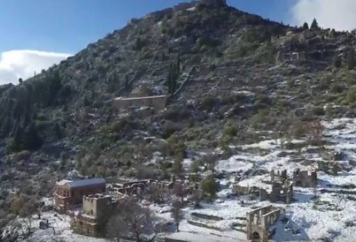Χαμηλή πτήση πάνω από τη χιονισμένη Αρχαία Σπάρτη και το Μυστρά! (VIDEO)