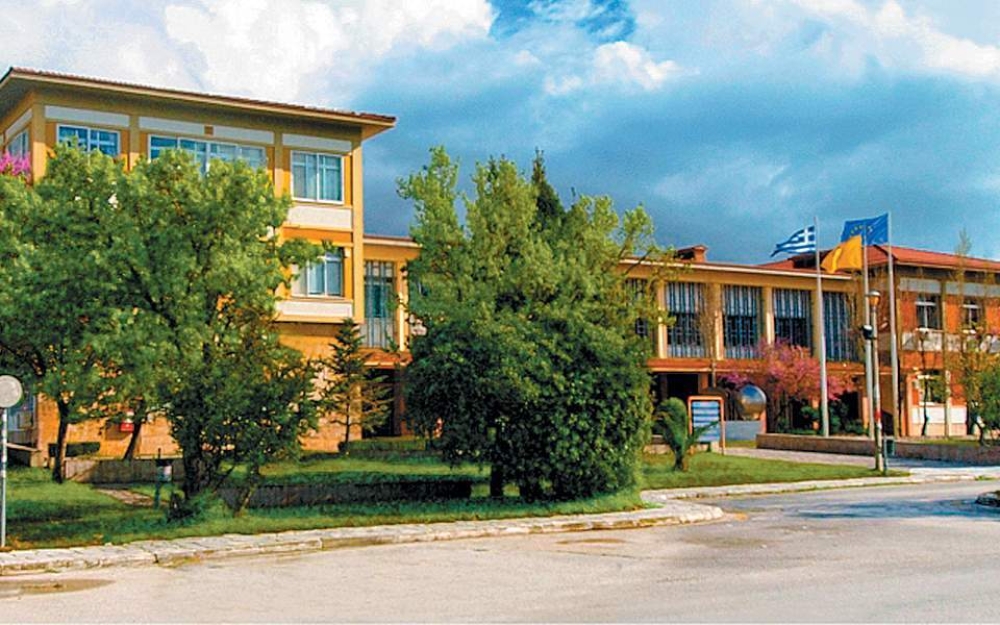 &Tau;&omicron; &Pi;&alpha;&nu;&epsilon;&pi;&iota;&sigma;&tau;ή&mu;&iota;&omicron; &Pi;&alpha;&tau;&rho;ώ&nu; &epsilon;&gamma;&kappa;&alpha;&iota;&nu;&iota;ά&zeta;&epsilon;&iota; &tau;&omicron; 1&omicron; &Pi;&alpha;&nu;&epsilon;&pi;&iota;&sigma;&tau;&eta;&mu;&iota;&alpha;&kappa;ό &Pi;&iota;&sigma;&tau;&omicron;&pi;&omicron;&iota;&eta;&tau;&iota;&kappa;ό &sigma;&tau;&eta; &Sigma;&chi;&omicron;&lambda;&iota;&kappa;ή &Kappa;&omicron;&iota;&nu;&omega;&nu;&iota;&kappa;ή &Epsilon;&rho;&gamma;&alpha;&sigma;ί&alpha;