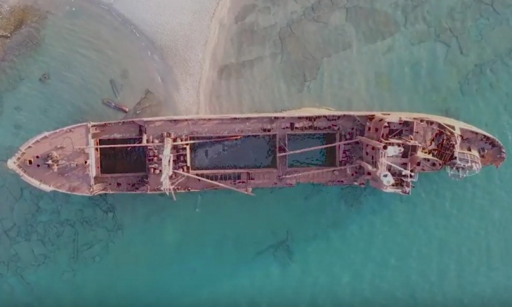 Έ&nu;&alpha; &mu;&epsilon; &tau;&omicron; &phi;&upsilon;&sigma;&iota;&kappa;ό &tau;&omicron;&pi;ί&omicron; &tau;&omicron; &nu;&alpha;&upsilon;ά&gamma;&iota;&omicron; &sigma;&tau;&eta;&nu; &pi;&alpha;&rho;&alpha;&lambda;ί&alpha; &Gamma;&lambda;&upsilon;&phi;ά&delta;&alpha;&sigmaf; &Gamma;&upsilon;&theta;&epsilon;ί&omicron;&upsilon;! (VIDEO)