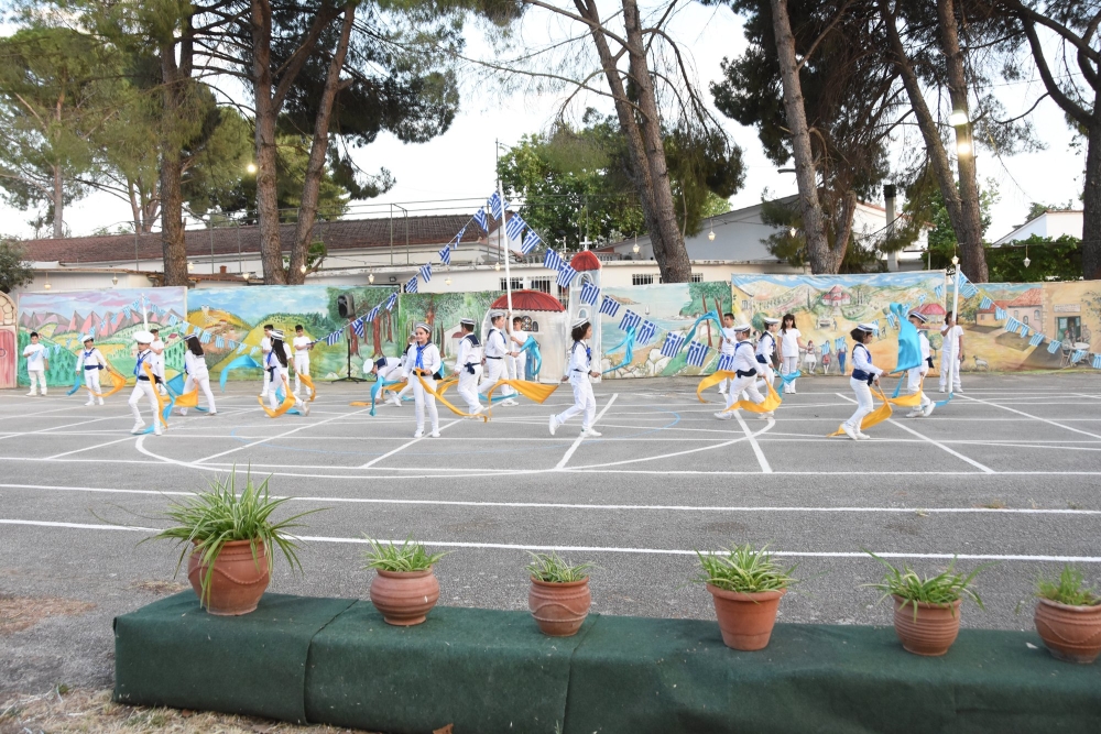 &laquo;50 &chi;&rho;ό&nu;&iota;&alpha; &pi;&omicron;&rho;&epsilon;ί&alpha;&sigmaf; &pi;&rho;&omicron;&sigmaf; &tau;&omicron; &phi;&omega;&sigmaf;&raquo;
