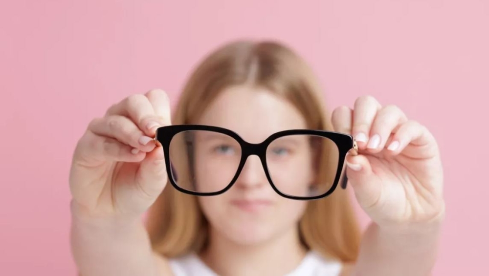 &Mu;&upsilon;&omega;&pi;ί&alpha;: &Delta;&epsilon;&nu; &phi;&tau;&alpha;ί&nu;&epsilon; &mu;ό&nu;&omicron; &omicron;&iota; &omicron;&theta;ό&nu;&epsilon;&sigmaf;