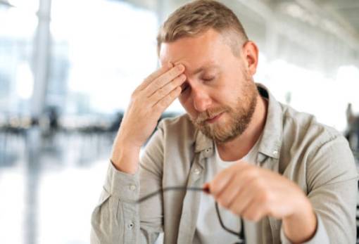 Γιατί γύρω στα 40 νιώθουμε τόσο εξαντλημένοι