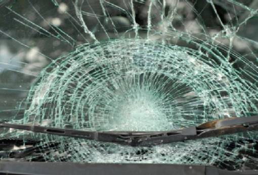 Όχημα βγήκε εκτός δρόμου στην ΕΟ Τρίπολης-Σπάρτης