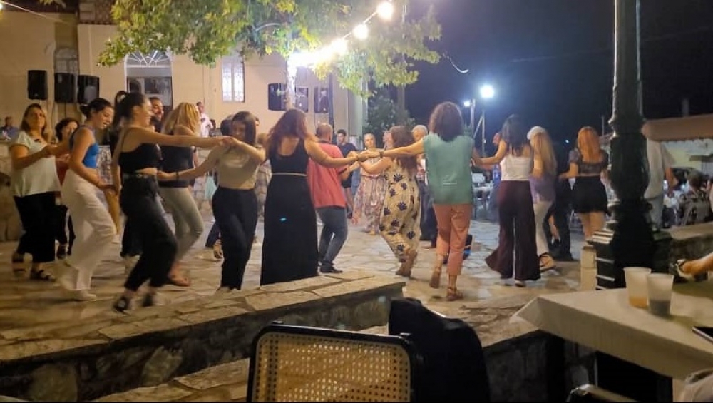 Ξεφάντωσαν με την ψυχή τους στο Παρόρι